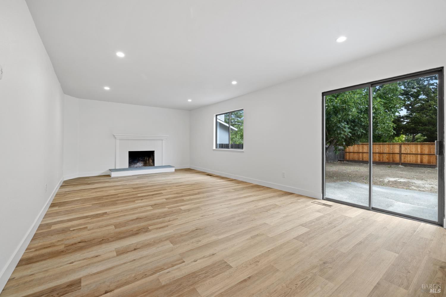 Detail Gallery Image 8 of 36 For 8 Margory Ct, Novato,  CA 94947 - 3 Beds | 2/1 Baths