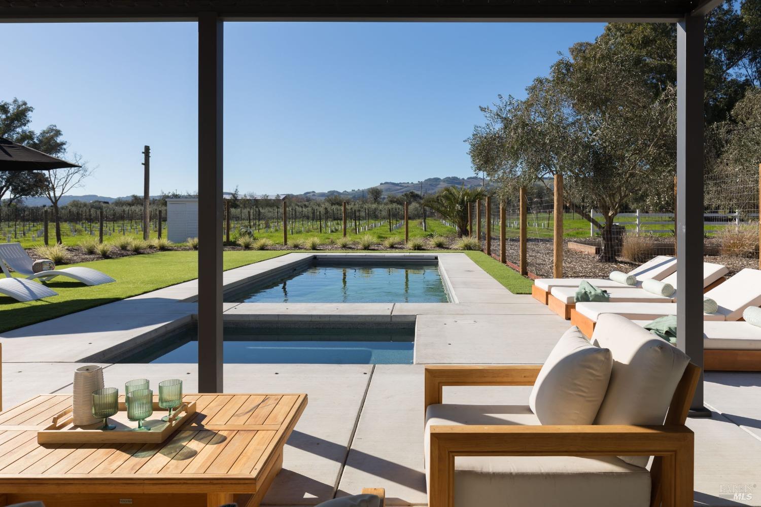 Detail Gallery Image 19 of 29 For 19440 Cypress Rd, Sonoma,  CA 95476 - 3 Beds | 2/1 Baths
