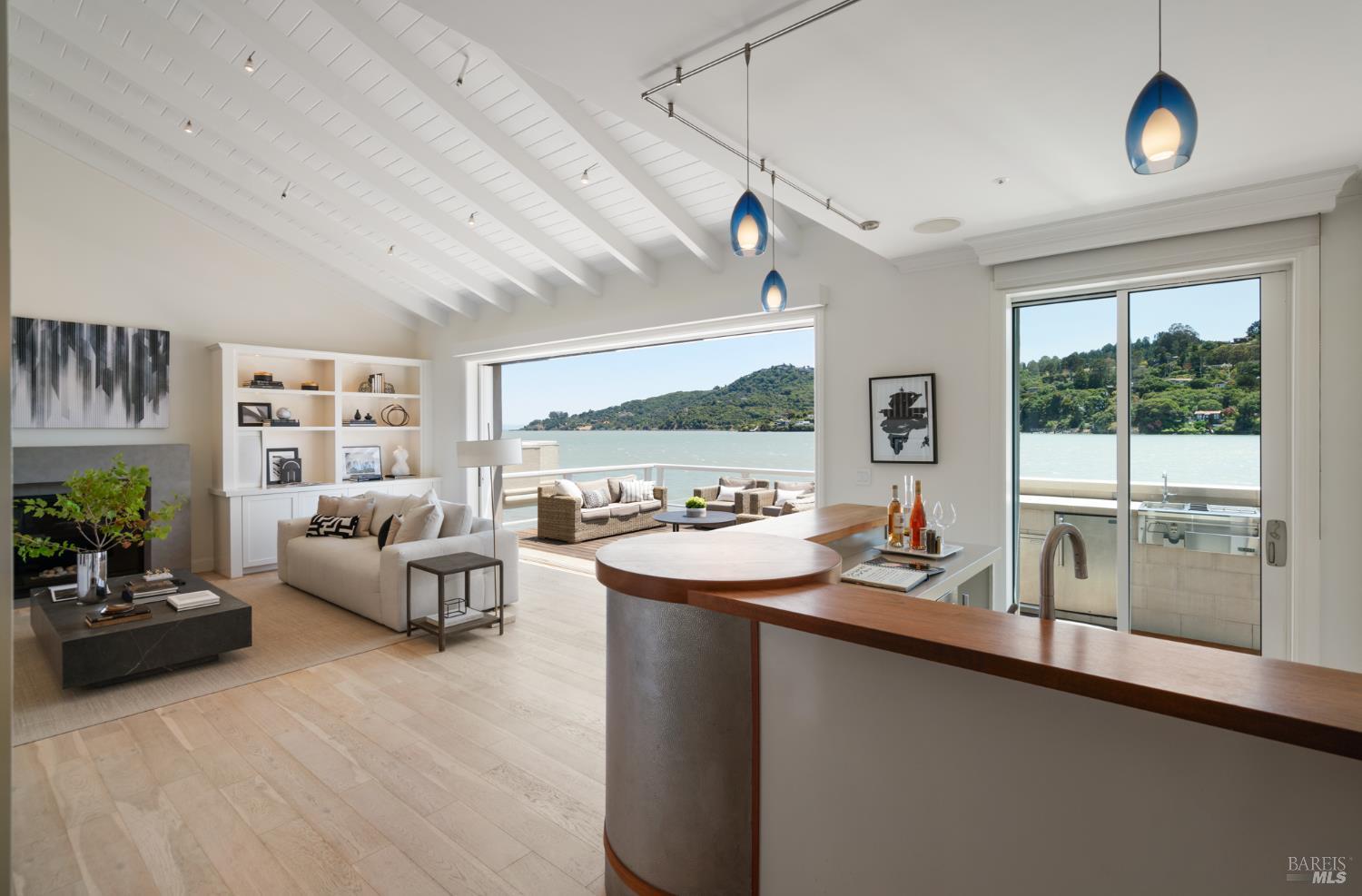 Detail Gallery Image 4 of 40 For 79 Trinidad Dr, Tiburon,  CA 94920 - 5 Beds | 4/1 Baths