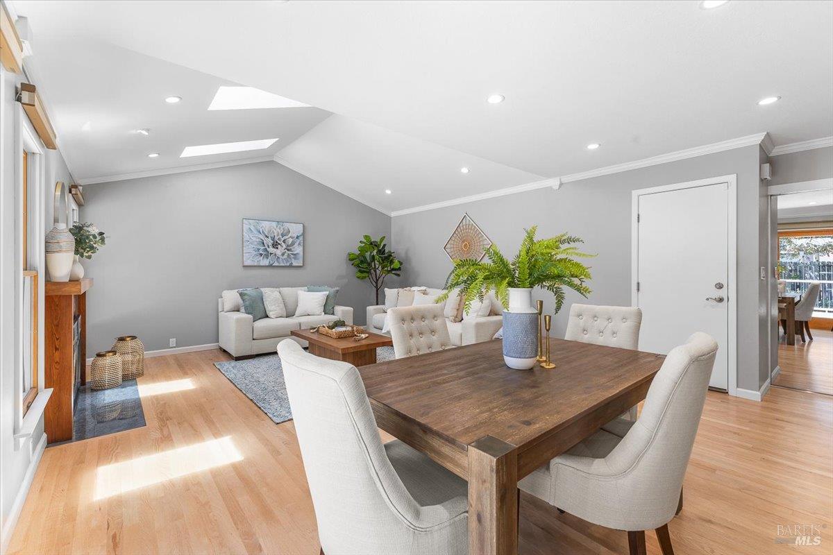Detail Gallery Image 9 of 44 For 4305 Leafwood Cir, Santa Rosa,  CA 95405 - 3 Beds | 2 Baths