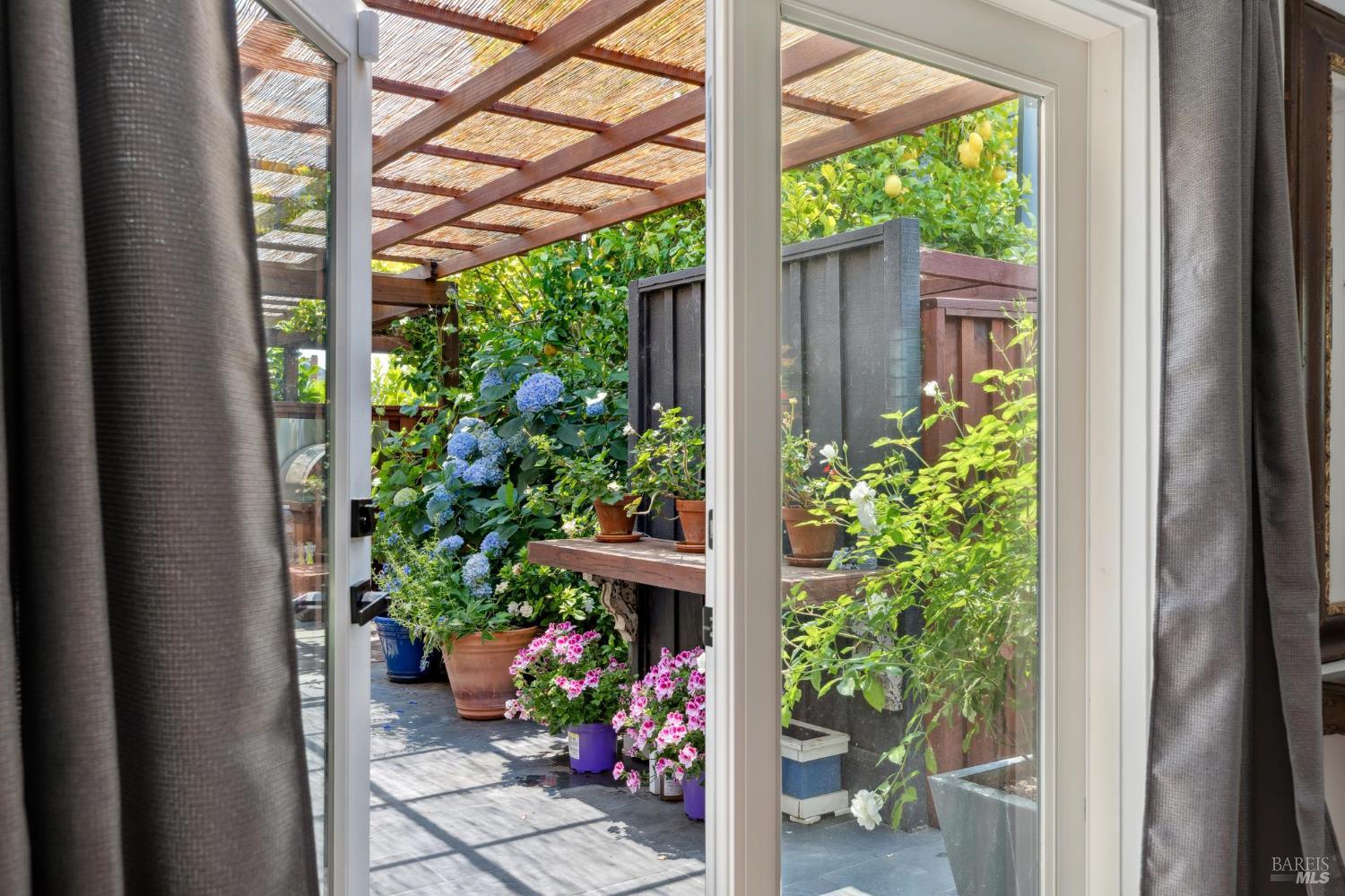 Detail Gallery Image 30 of 43 For 307 Bodega Ave, Petaluma,  CA 94952 - 2 Beds | 2 Baths
