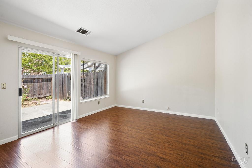 Detail Gallery Image 6 of 27 For 148 Stageline Dr, Vallejo,  CA 94591 - 2 Beds | 1 Baths