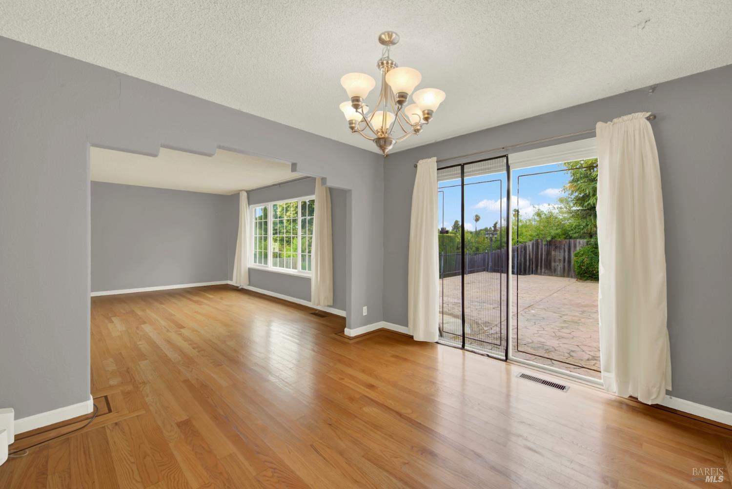 Detail Gallery Image 9 of 62 For 112 Picadilly Cir, Vallejo,  CA 94591 - 4 Beds | 3 Baths