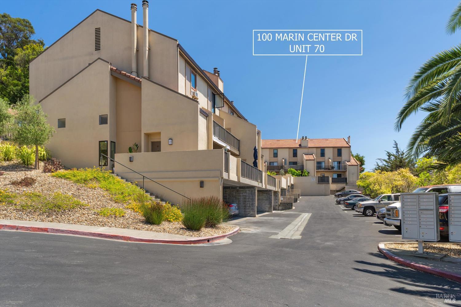 Detail Gallery Image 2 of 23 For 100 Marin Center Dr #70,  San Rafael,  CA 94903 - 2 Beds | 1/1 Baths
