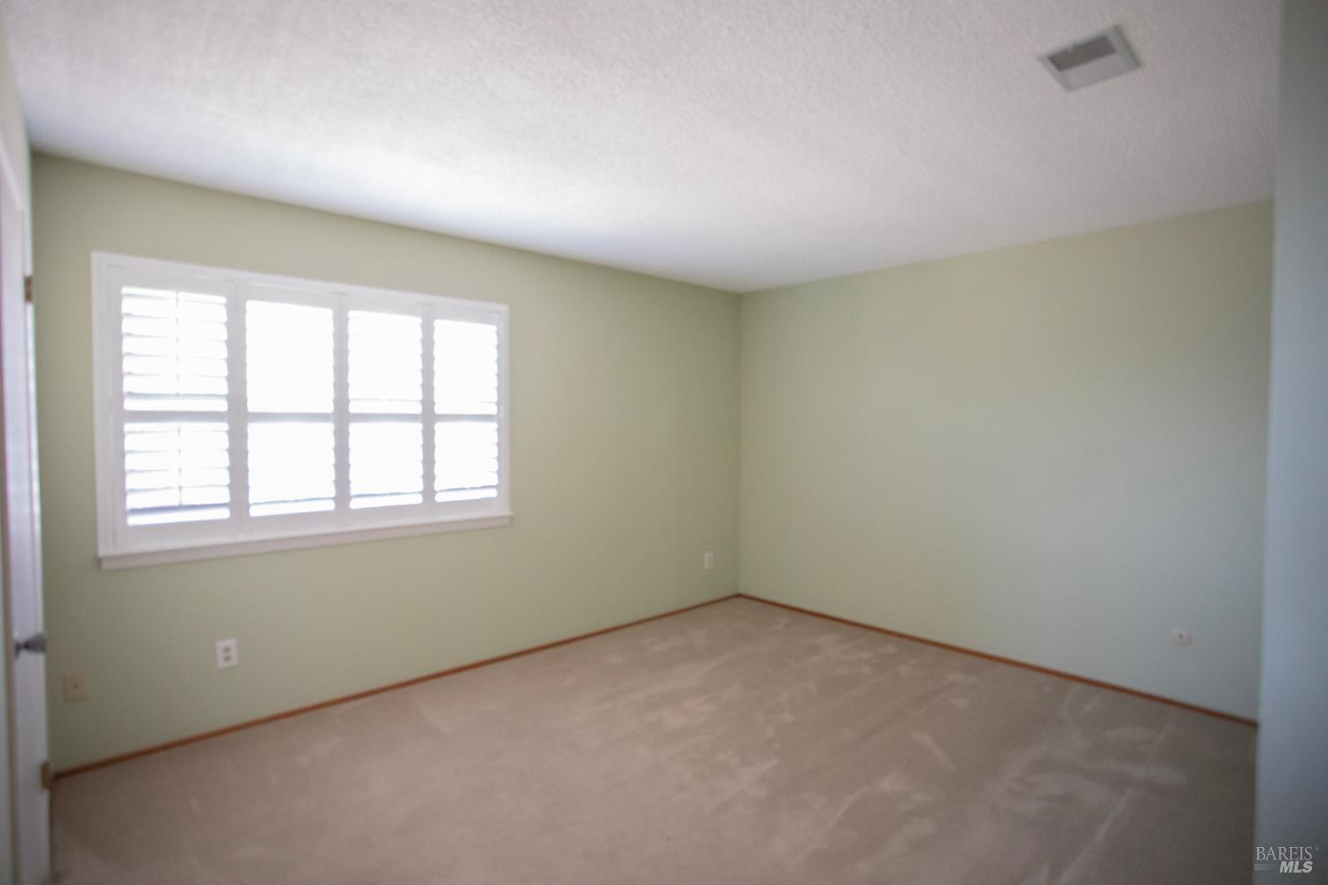 Detail Gallery Image 21 of 39 For 1688 Kearny Ct, Petaluma,  CA 94954 - 5 Beds | 2/1 Baths
