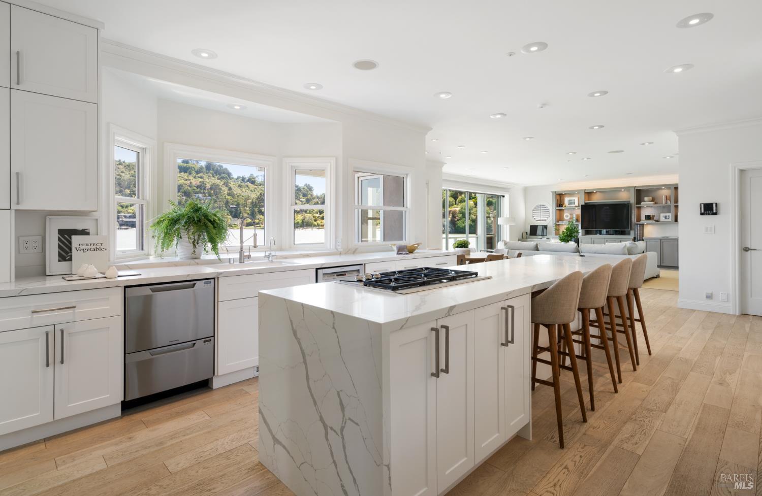 Detail Gallery Image 7 of 40 For 79 Trinidad Dr, Tiburon,  CA 94920 - 5 Beds | 4/1 Baths