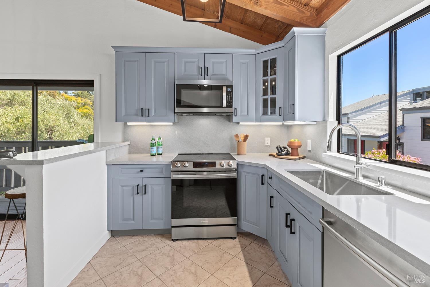 Detail Gallery Image 11 of 27 For 805 S Eliseo Dr #1,  Greenbrae,  CA 94904 - 3 Beds | 1/1 Baths