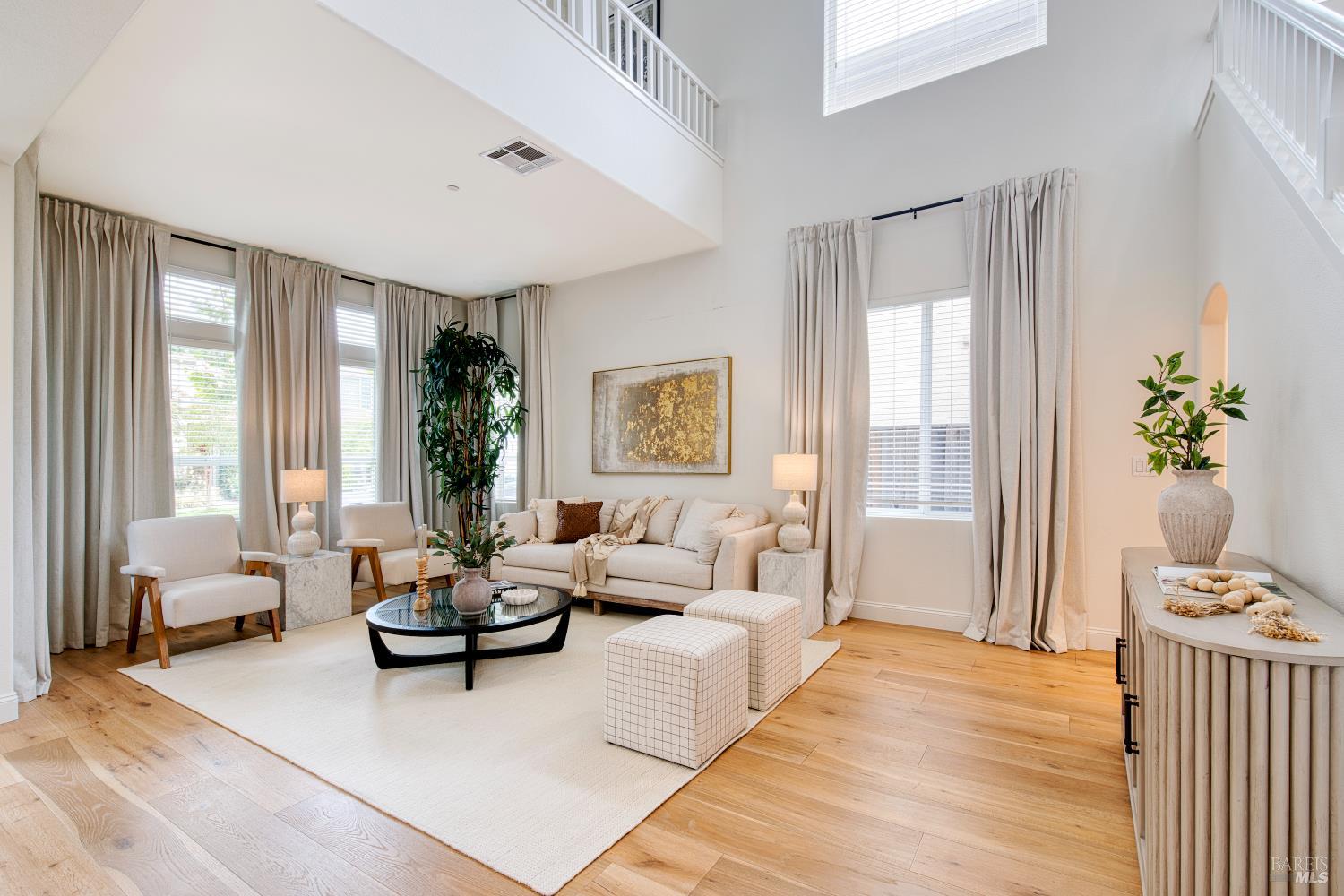 Detail Gallery Image 4 of 35 For 19 Sunny Cove Dr, Novato,  CA 94949 - 4 Beds | 2/1 Baths