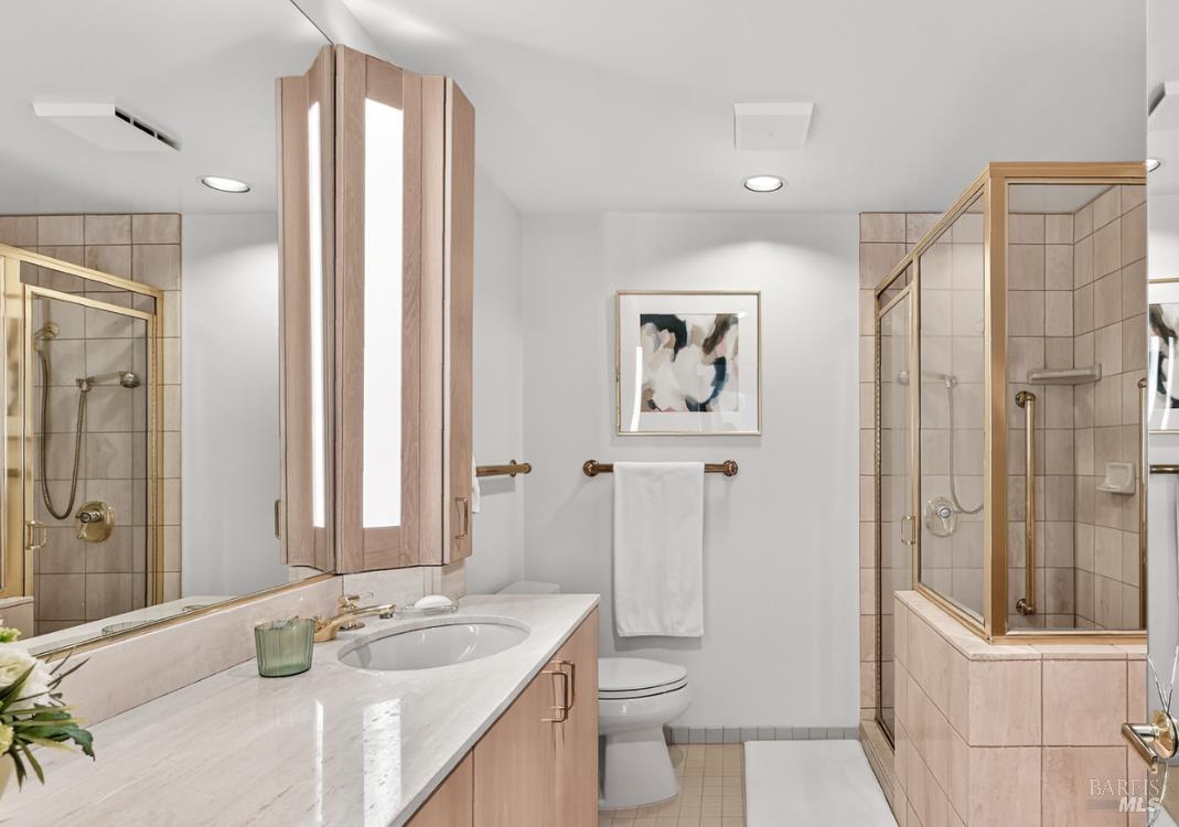 Detail Gallery Image 8 of 19 For 400 Deer Valley Rd 3g,  San Rafael,  CA 94903 - 1 Beds | 2 Baths