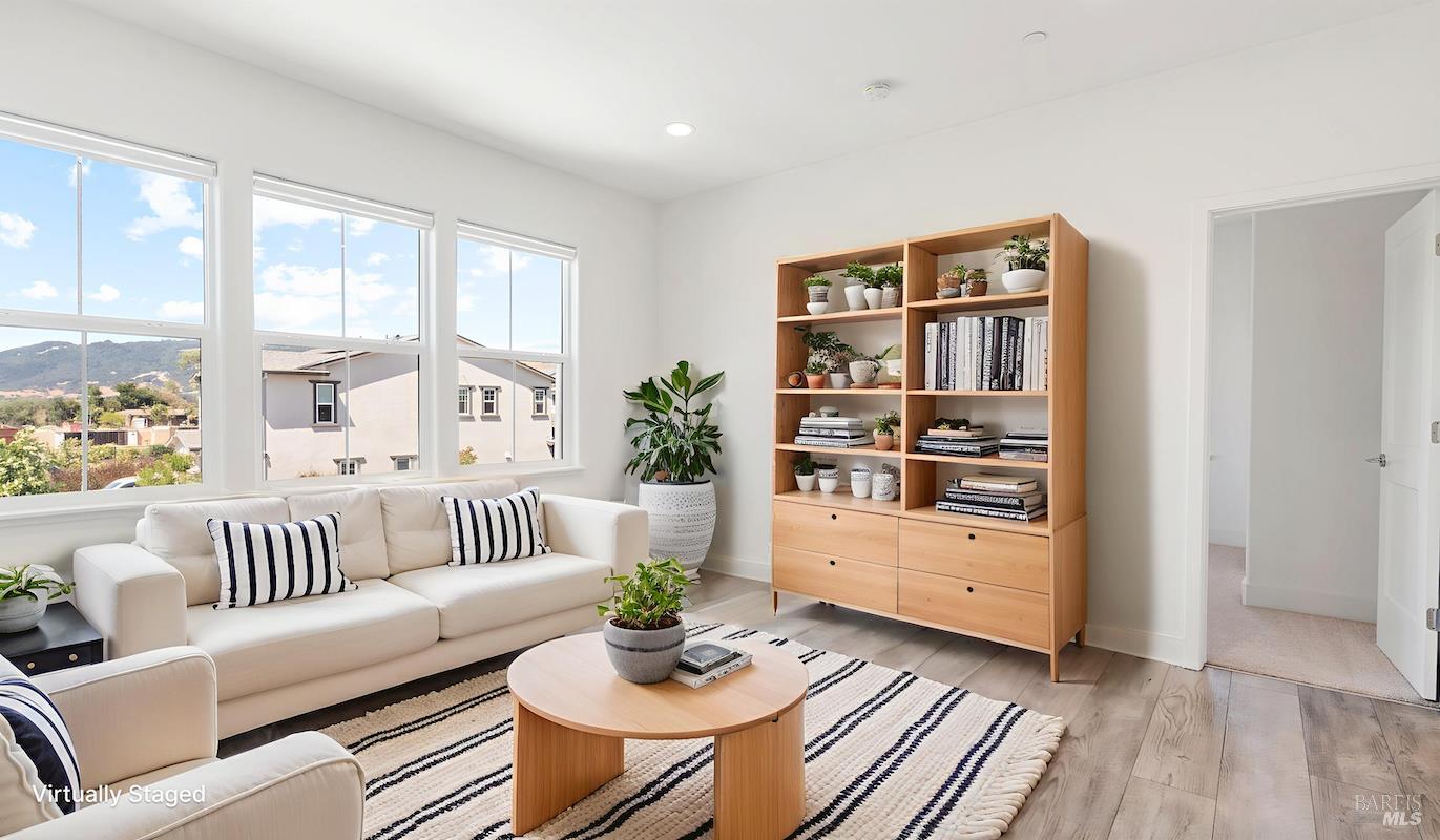 Detail Gallery Image 39 of 81 For 1421 Oak Cir, Rohnert Park,  CA 94928 - 4 Beds | 3/1 Baths