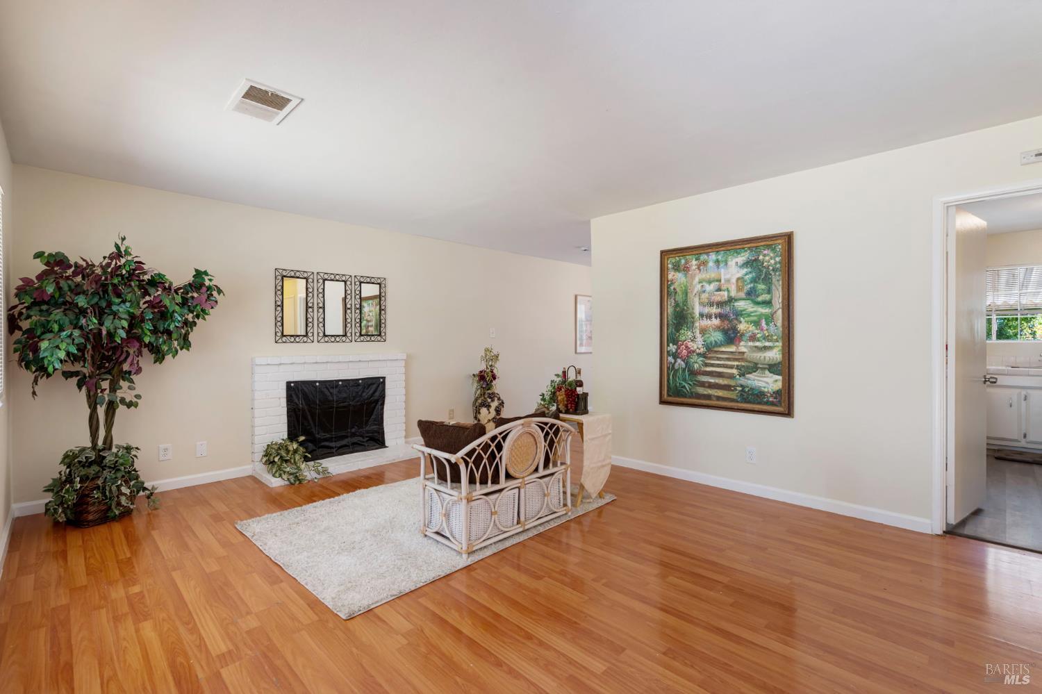Detail Gallery Image 3 of 30 For 201 Redwing St, Vallejo,  CA 94589 - 3 Beds | 2 Baths