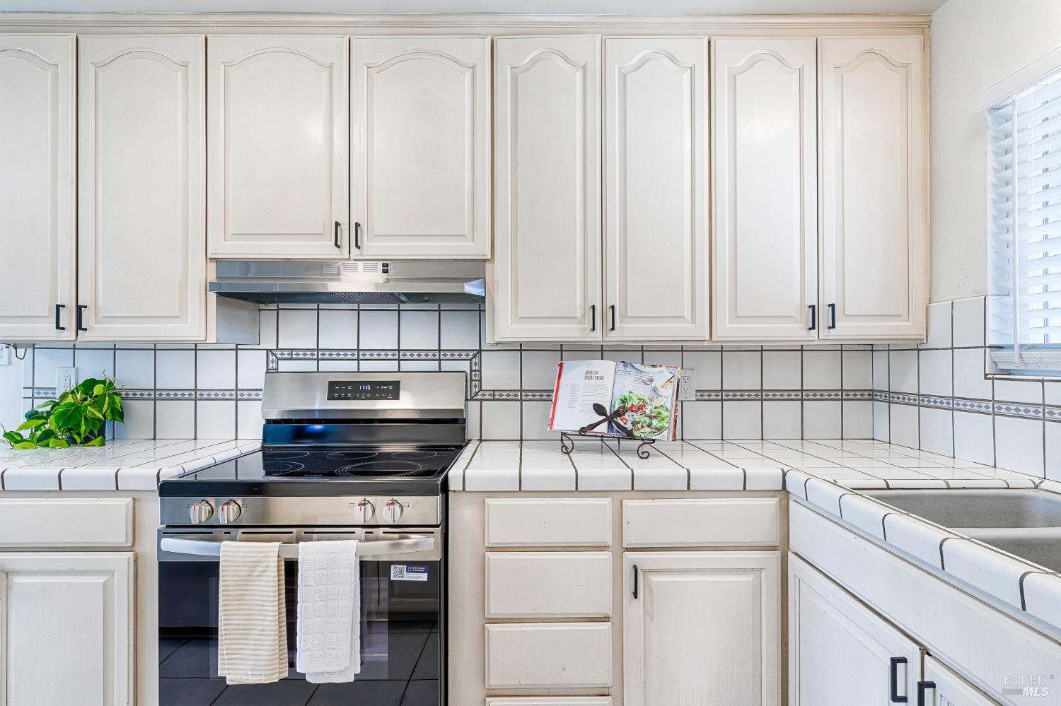 Detail Gallery Image 15 of 58 For 401 Arlen Dr, Rohnert Park,  CA 94928 - 3 Beds | 2 Baths