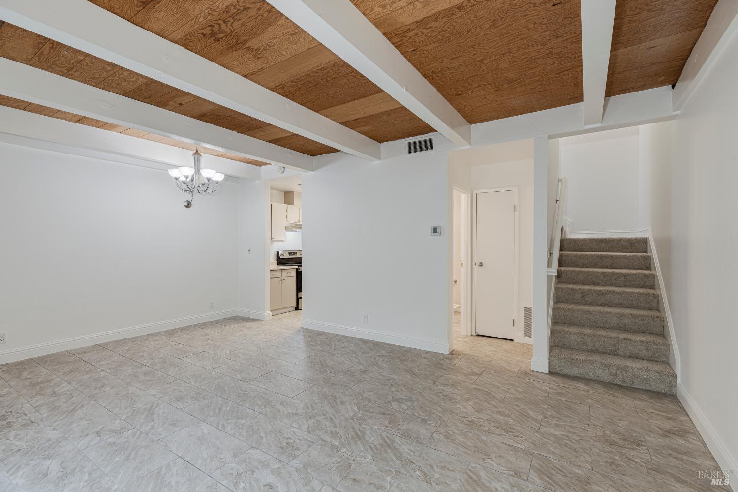 Detail Gallery Image 2 of 33 For 1550 Center Rd #45,  Novato,  CA 94947 - 2 Beds | 1/1 Baths