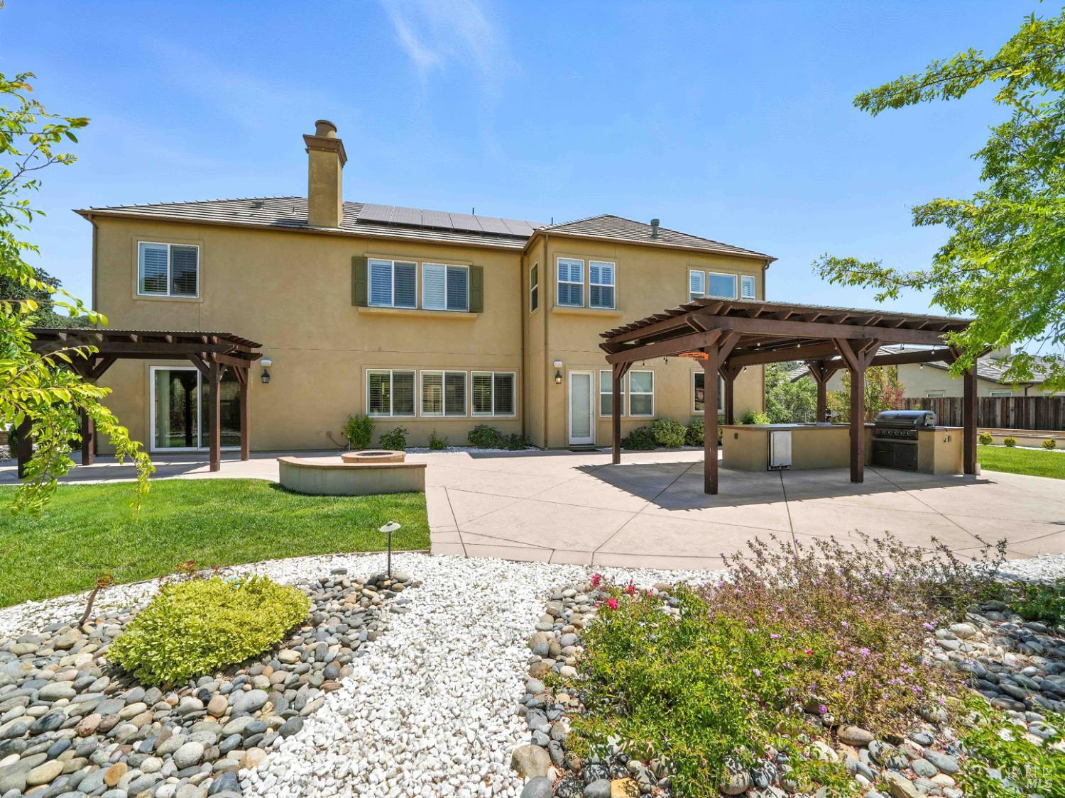 Detail Gallery Image 23 of 37 For 715 Bridle Ridge Dr, Fairfield,  CA 94534 - 5 Beds | 5/1 Baths