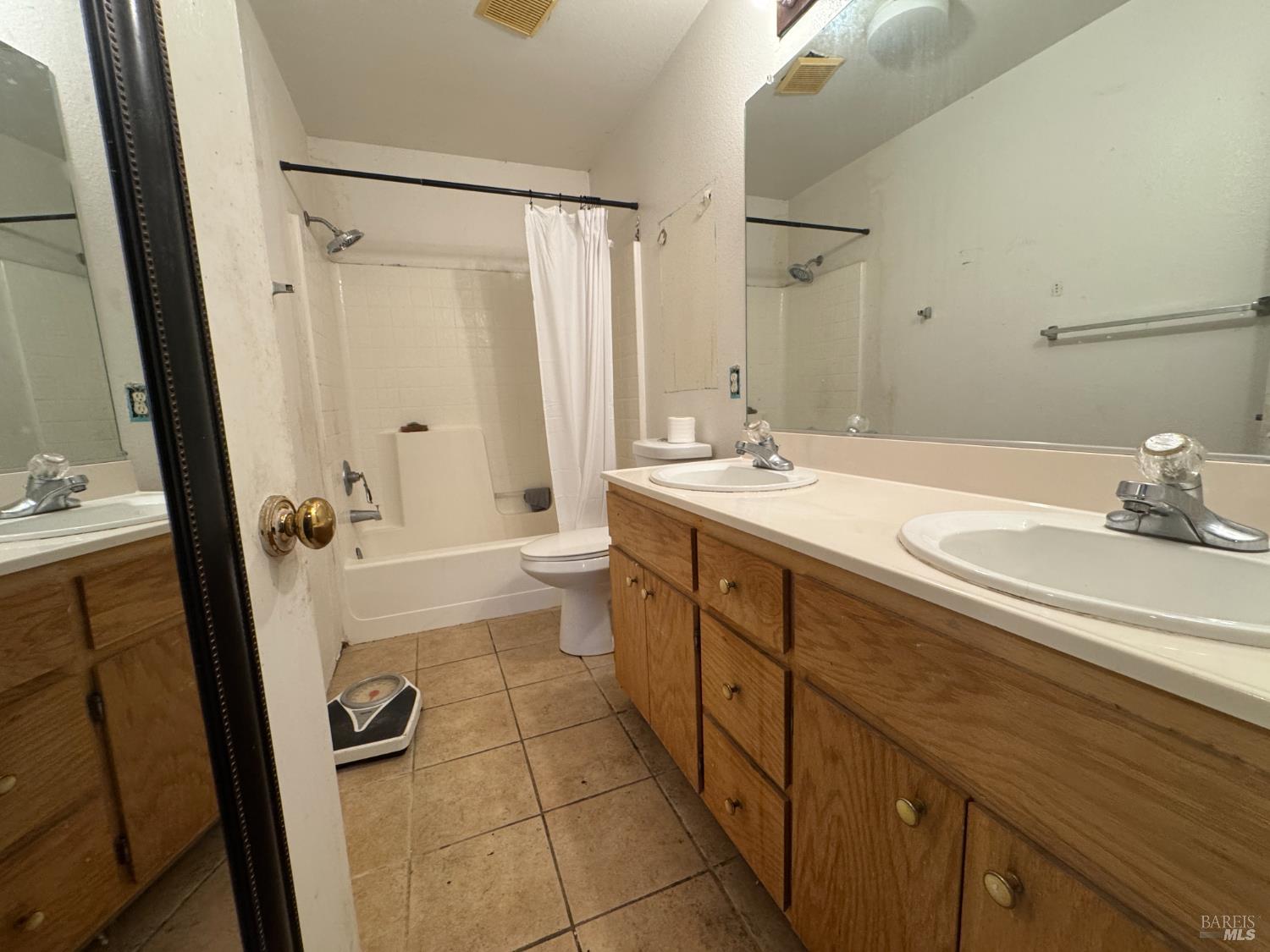 Detail Gallery Image 16 of 25 For 1420 Oak Haven Way, Antioch,  CA 94531 - 4 Beds | 2/1 Baths