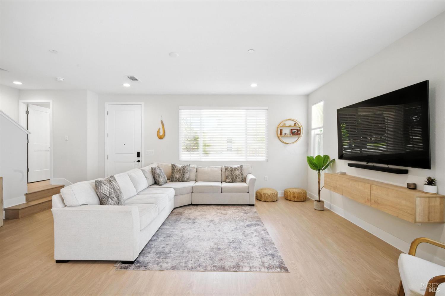 Detail Gallery Image 11 of 35 For 2931 Liscum St, Santa Rosa,  CA 95407 - 3 Beds | 2/1 Baths