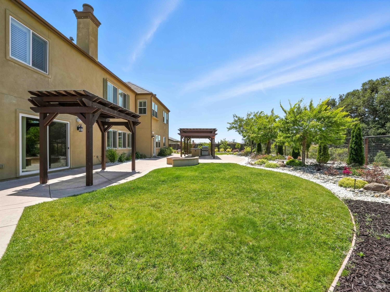 Detail Gallery Image 30 of 37 For 715 Bridle Ridge Dr, Fairfield,  CA 94534 - 5 Beds | 5/1 Baths