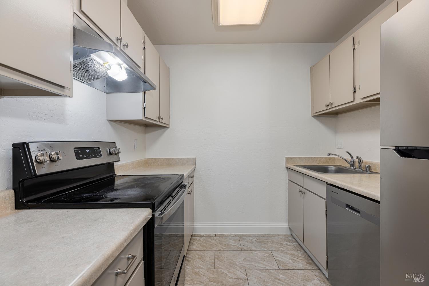 Detail Gallery Image 5 of 33 For 1550 Center Rd #45,  Novato,  CA 94947 - 2 Beds | 1/1 Baths