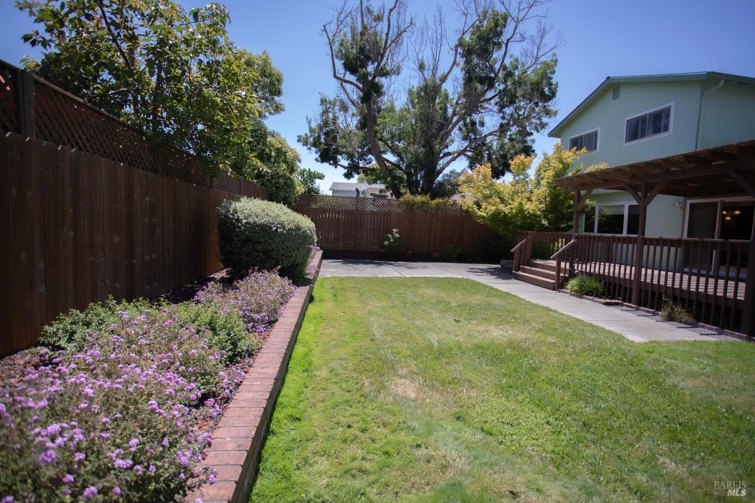 Detail Gallery Image 36 of 39 For 1688 Kearny Ct, Petaluma,  CA 94954 - 5 Beds | 2/1 Baths