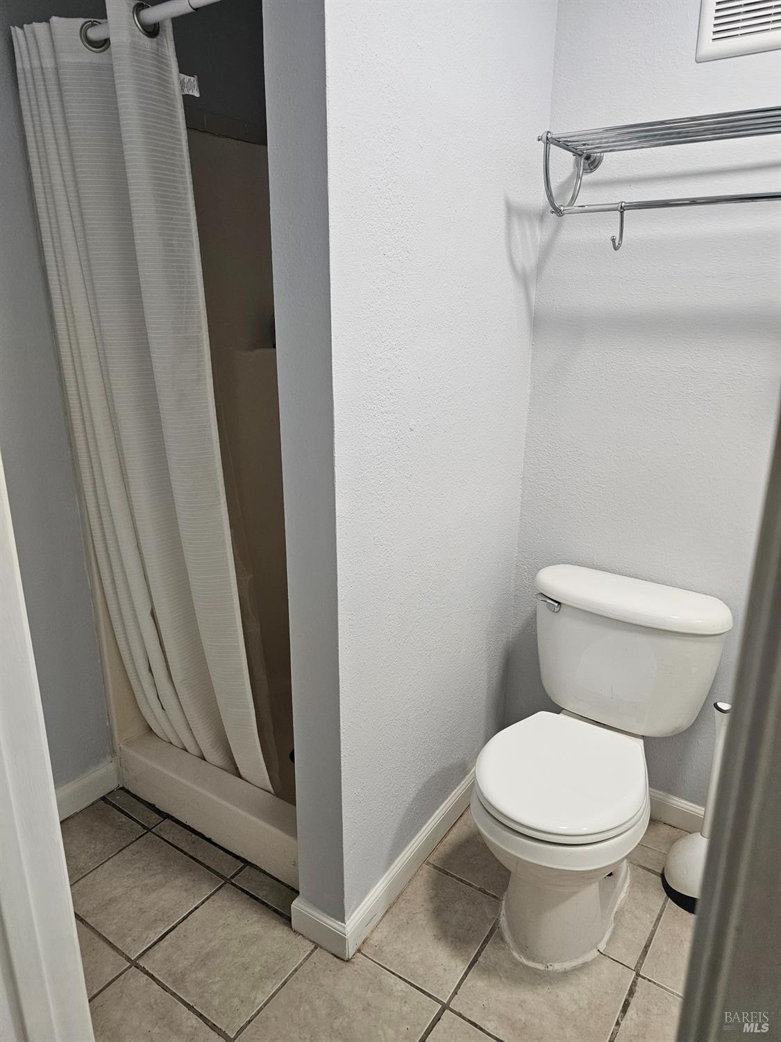 Detail Gallery Image 6 of 7 For 4062 Encina Dr a,  Napa,  CA 94558 - 1 Beds | 2 Baths