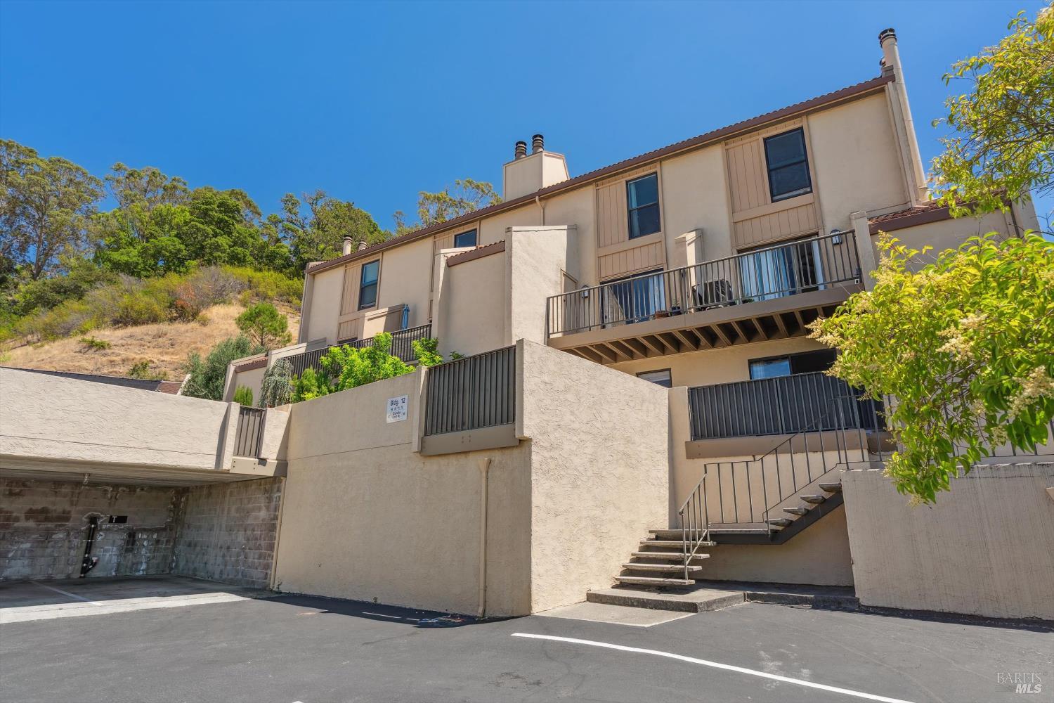 Detail Gallery Image 3 of 23 For 100 Marin Center Dr #70,  San Rafael,  CA 94903 - 2 Beds | 1/1 Baths