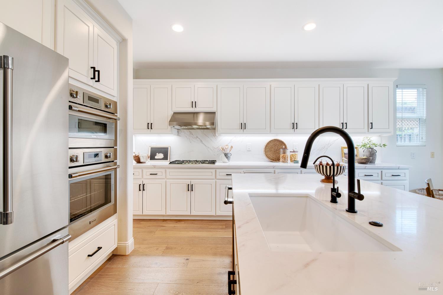Detail Gallery Image 12 of 35 For 19 Sunny Cove Dr, Novato,  CA 94949 - 4 Beds | 2/1 Baths
