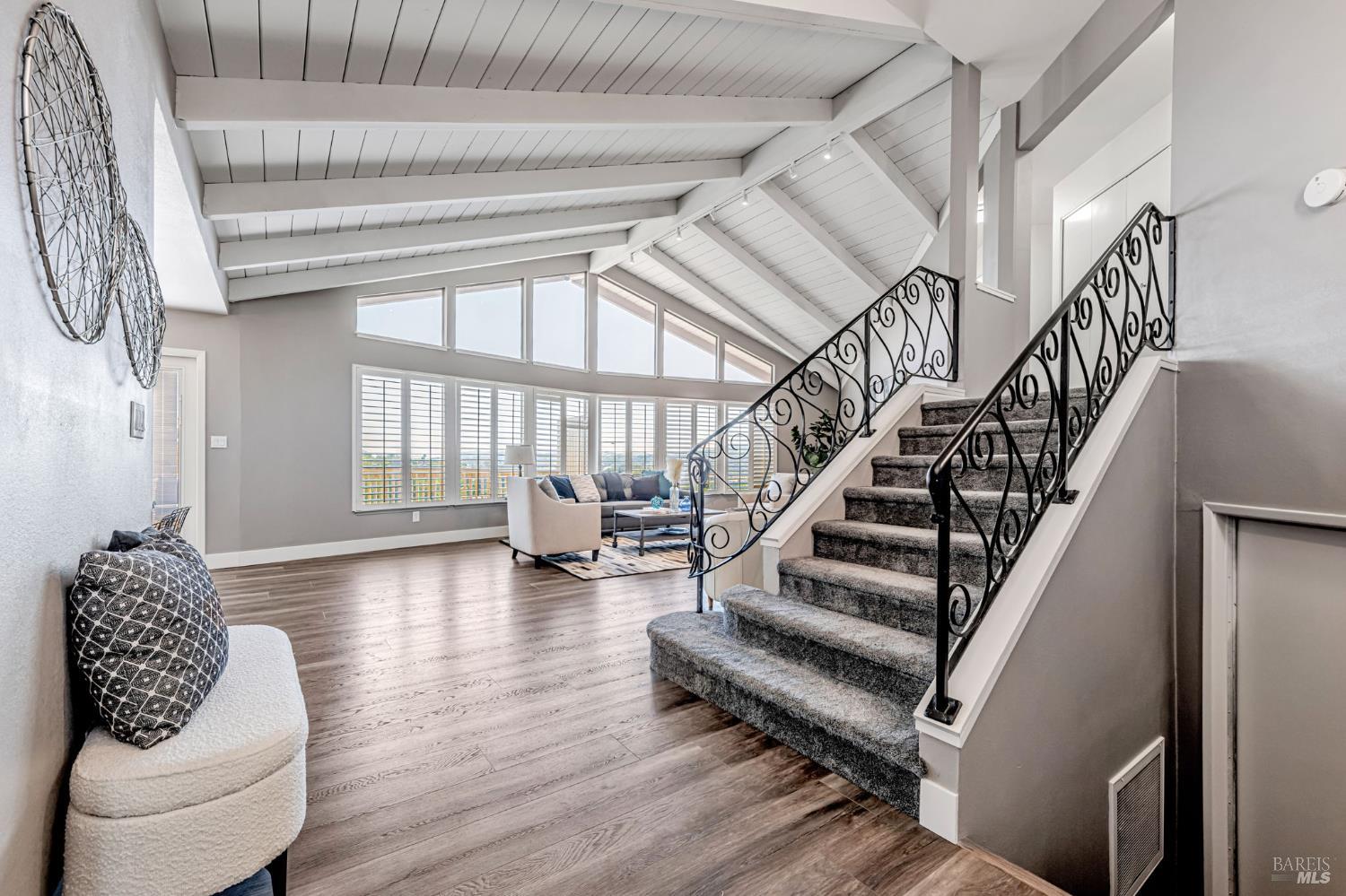 Detail Gallery Image 5 of 44 For 155 Dominican Dr, San Rafael,  CA 94901 - 3 Beds | 2/1 Baths