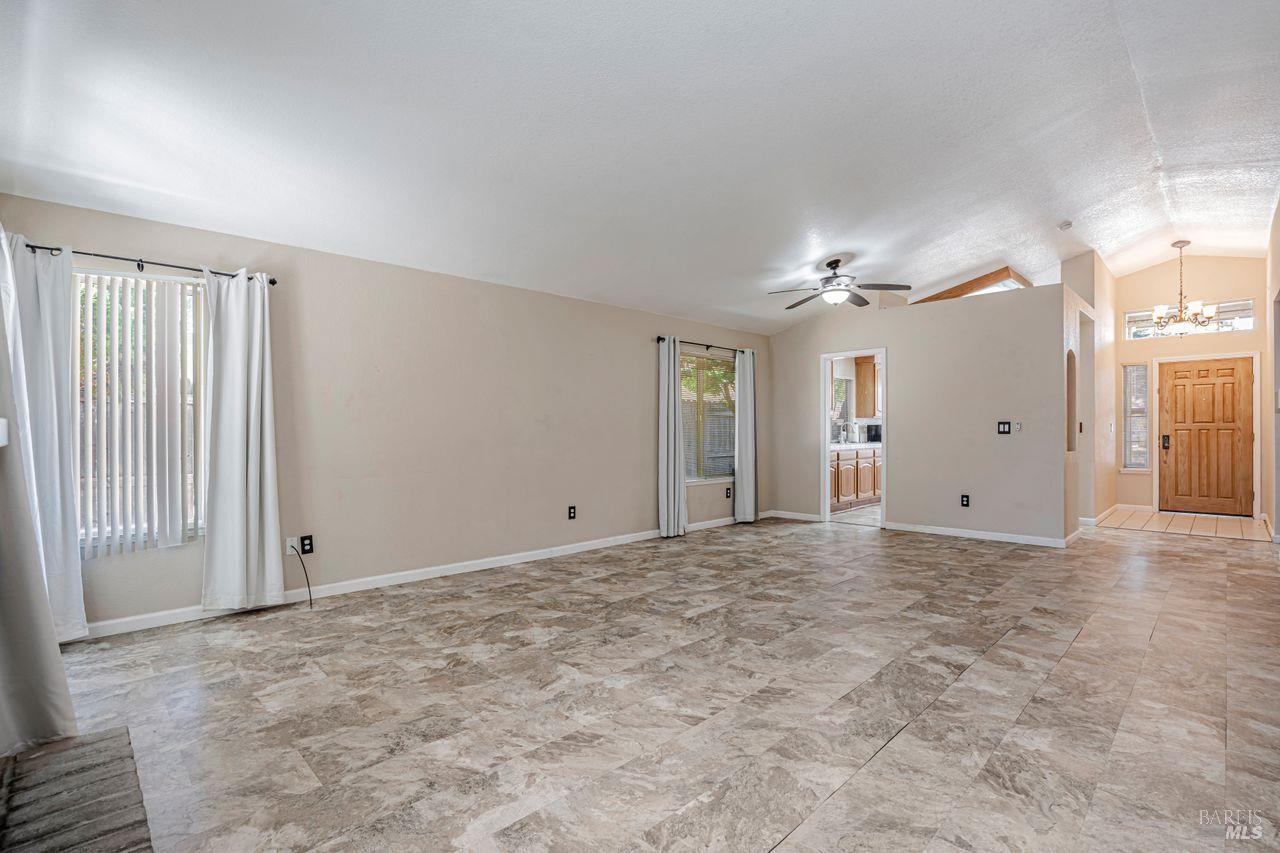 Detail Gallery Image 13 of 36 For 812 Sonnet Dr, Vacaville,  CA 95687 - 3 Beds | 2 Baths