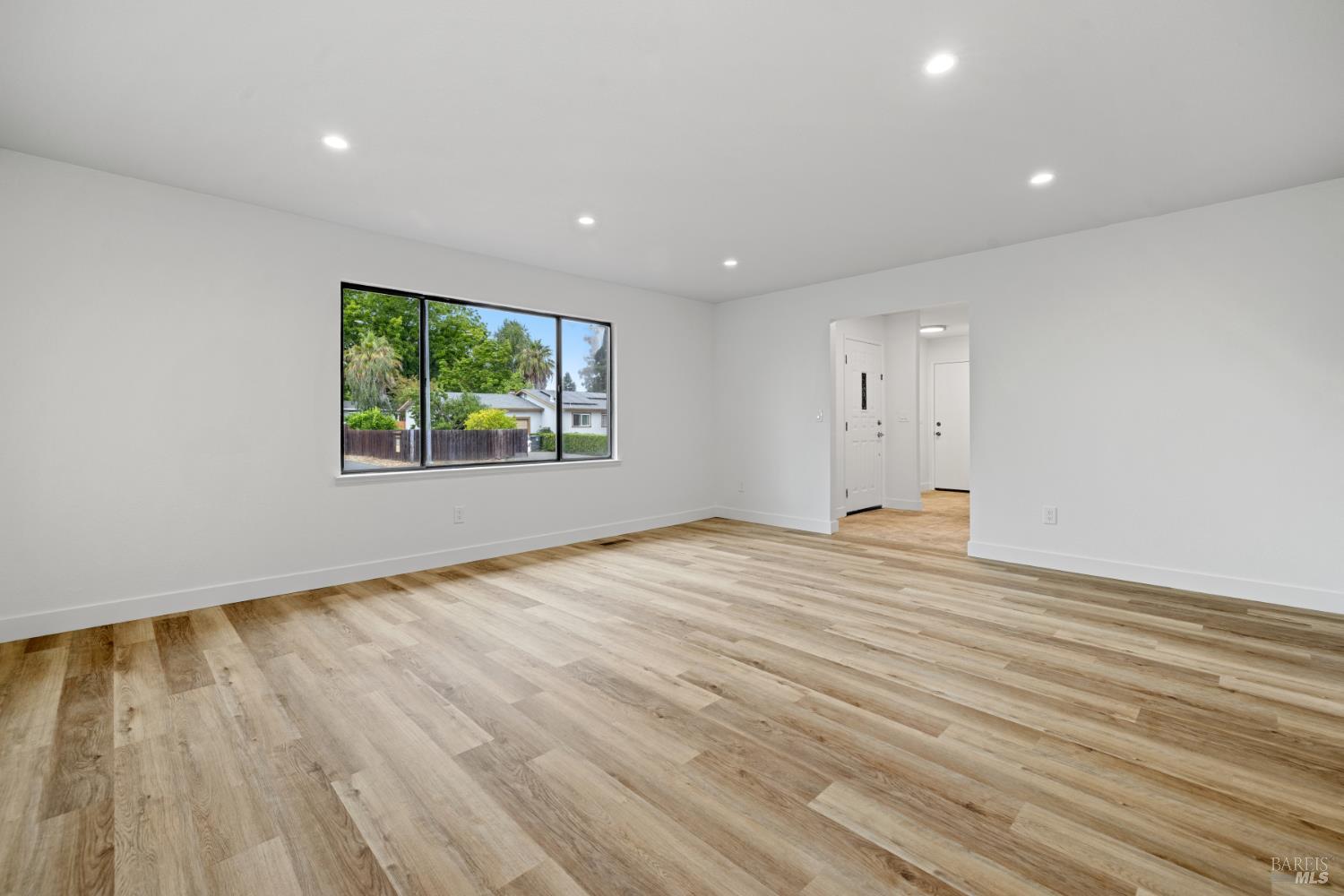 Detail Gallery Image 15 of 36 For 8 Margory Ct, Novato,  CA 94947 - 3 Beds | 2/1 Baths