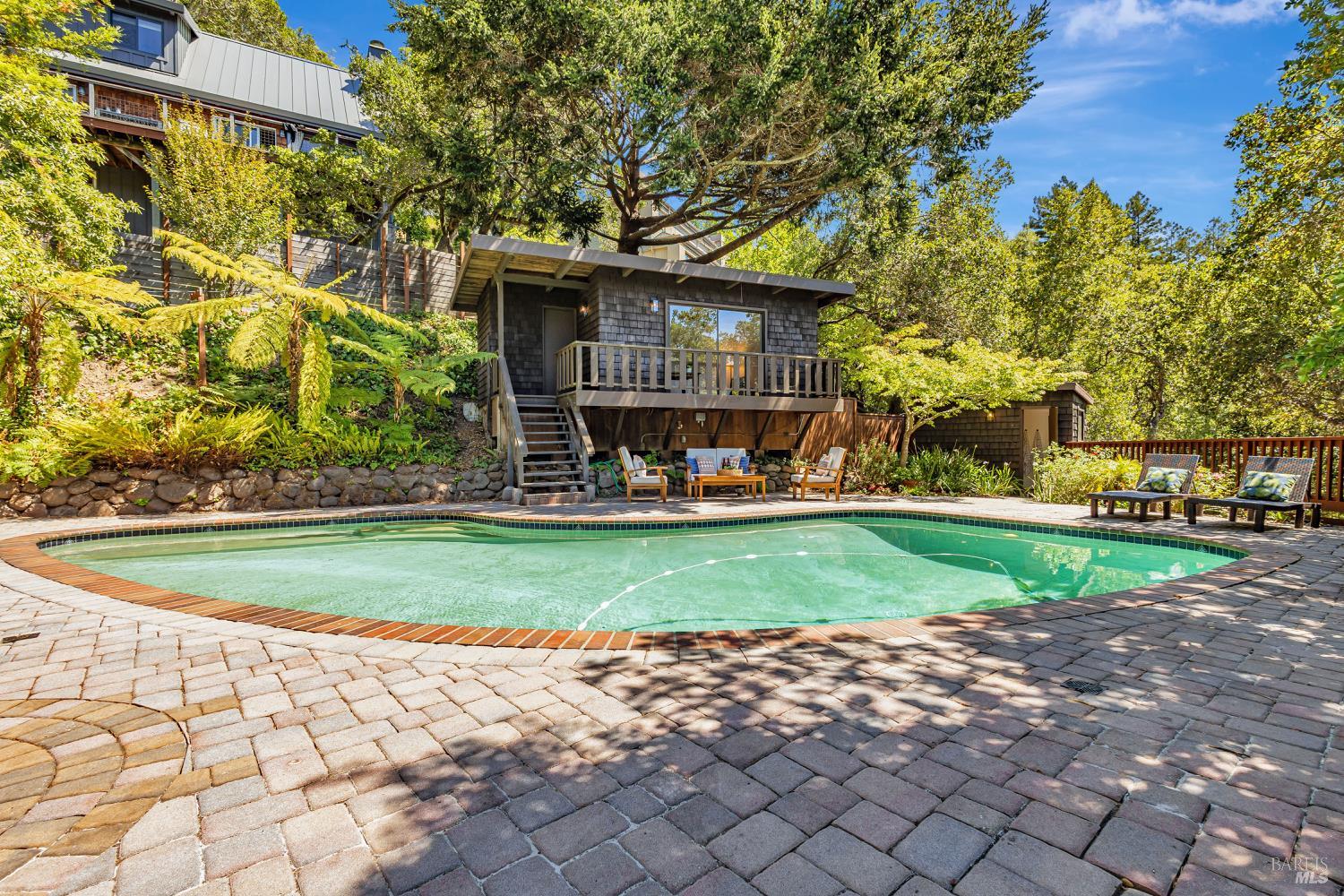 Detail Gallery Image 11 of 42 For 230 Del Casa Dr, Mill Valley,  CA 94941 - 4 Beds | 2/1 Baths