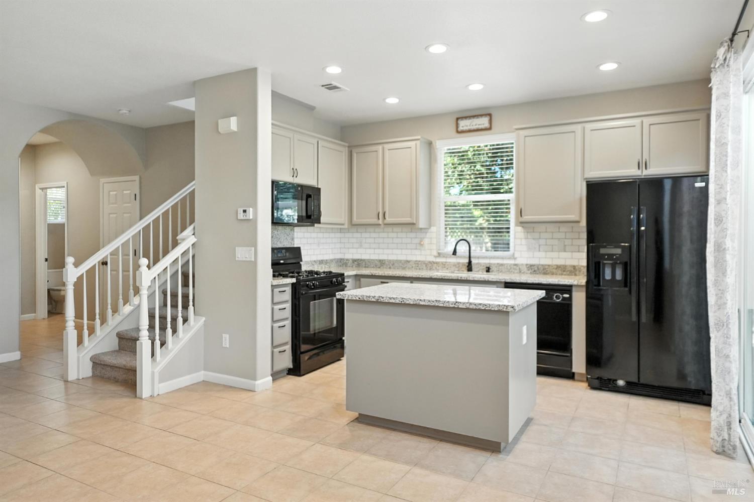 Detail Gallery Image 9 of 27 For 491 Rosso Ct, Vacaville,  CA 95687 - 3 Beds | 2/1 Baths