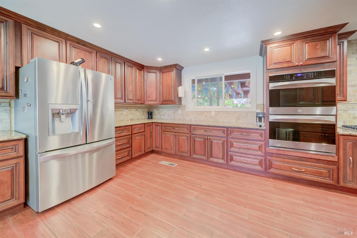 Detail Gallery Image 12 of 46 For 128 Newcastle Dr Dr, Vallejo,  CA 94591 - 4 Beds | 2/1 Baths