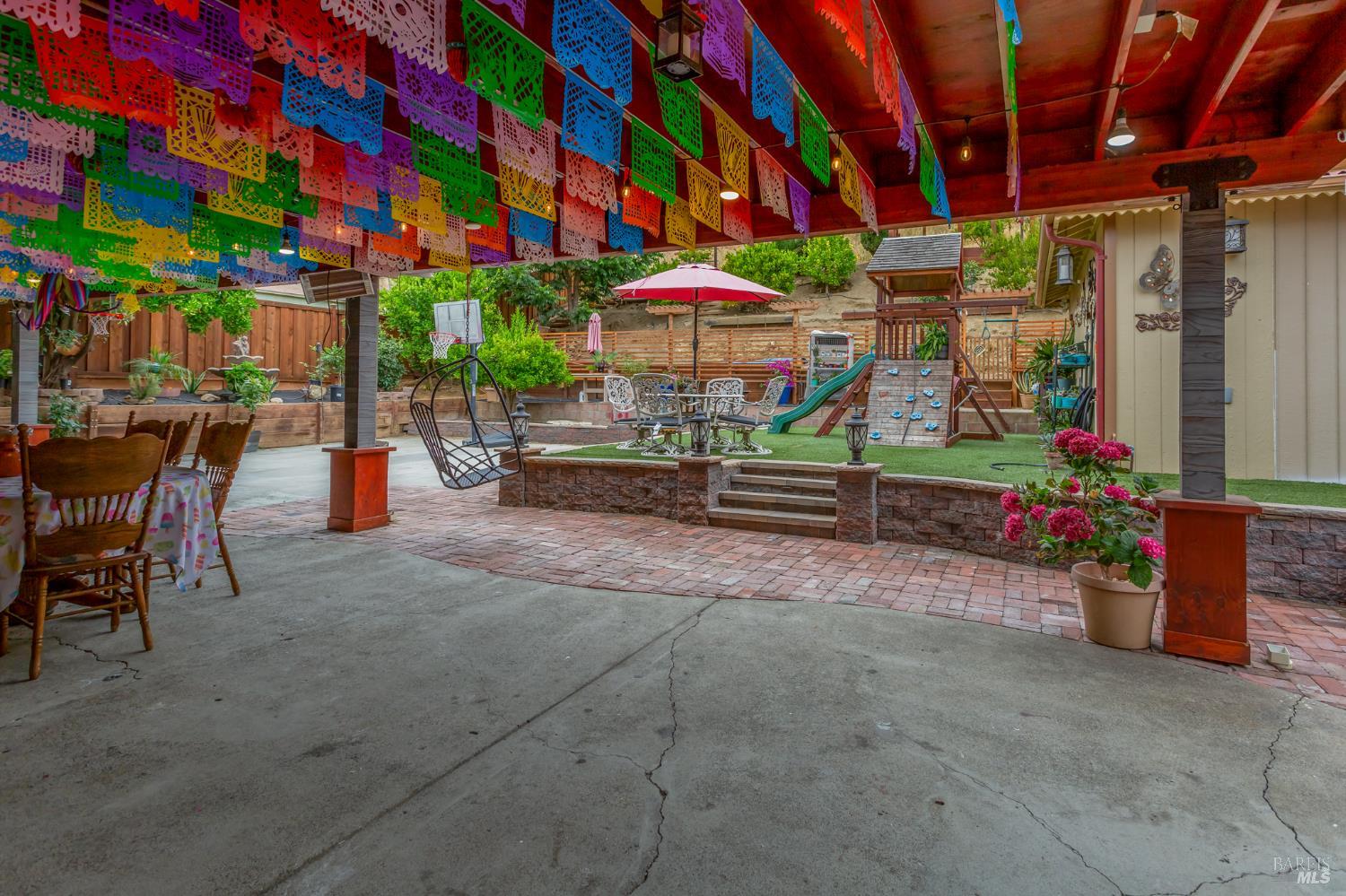 Detail Gallery Image 3 of 46 For 128 Newcastle Dr Dr, Vallejo,  CA 94591 - 4 Beds | 2/1 Baths