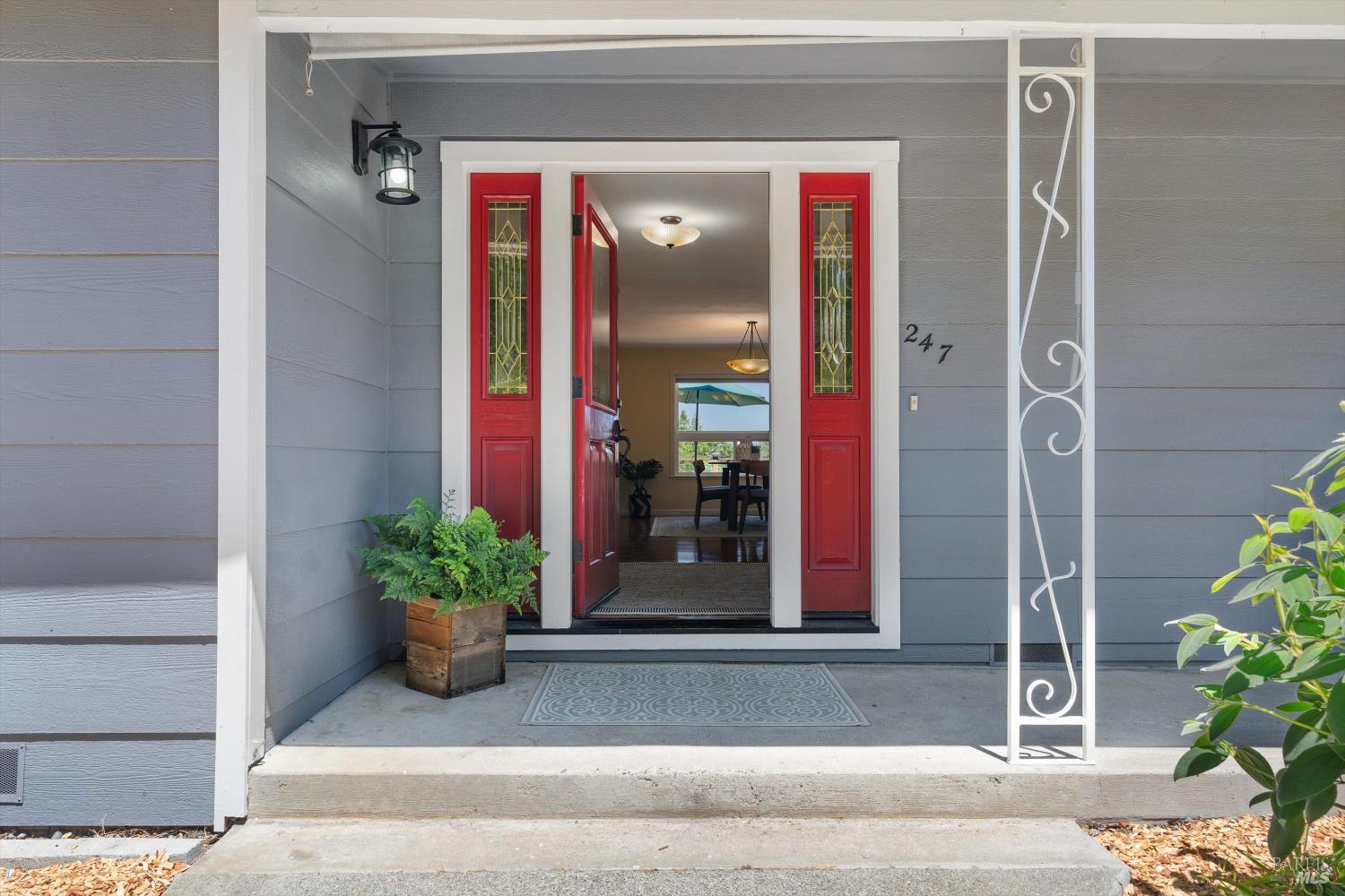 Detail Gallery Image 4 of 38 For 247 Greenwood Ter, Sebastopol,  CA 95472 - 3 Beds | 2 Baths
