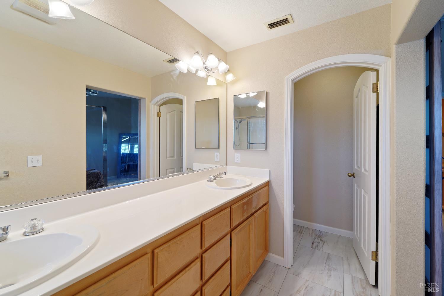 Detail Gallery Image 31 of 39 For 2931 Edgewater Dr, Santa Rosa,  CA 95407 - 3 Beds | 3 Baths