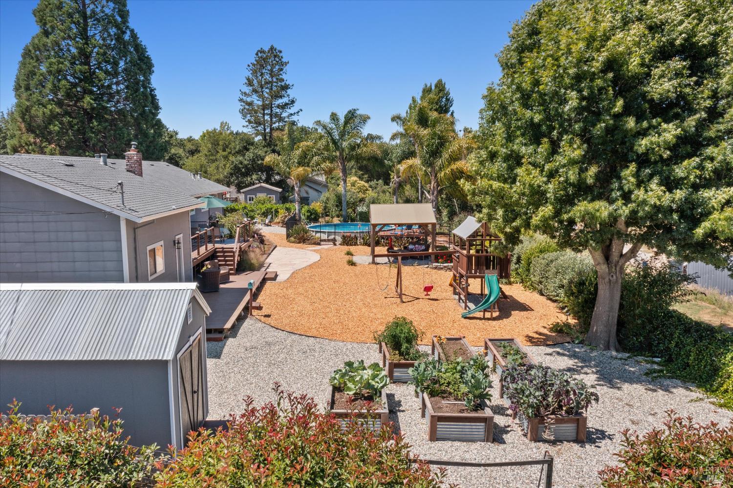 Detail Gallery Image 33 of 38 For 247 Greenwood Ter, Sebastopol,  CA 95472 - 3 Beds | 2 Baths