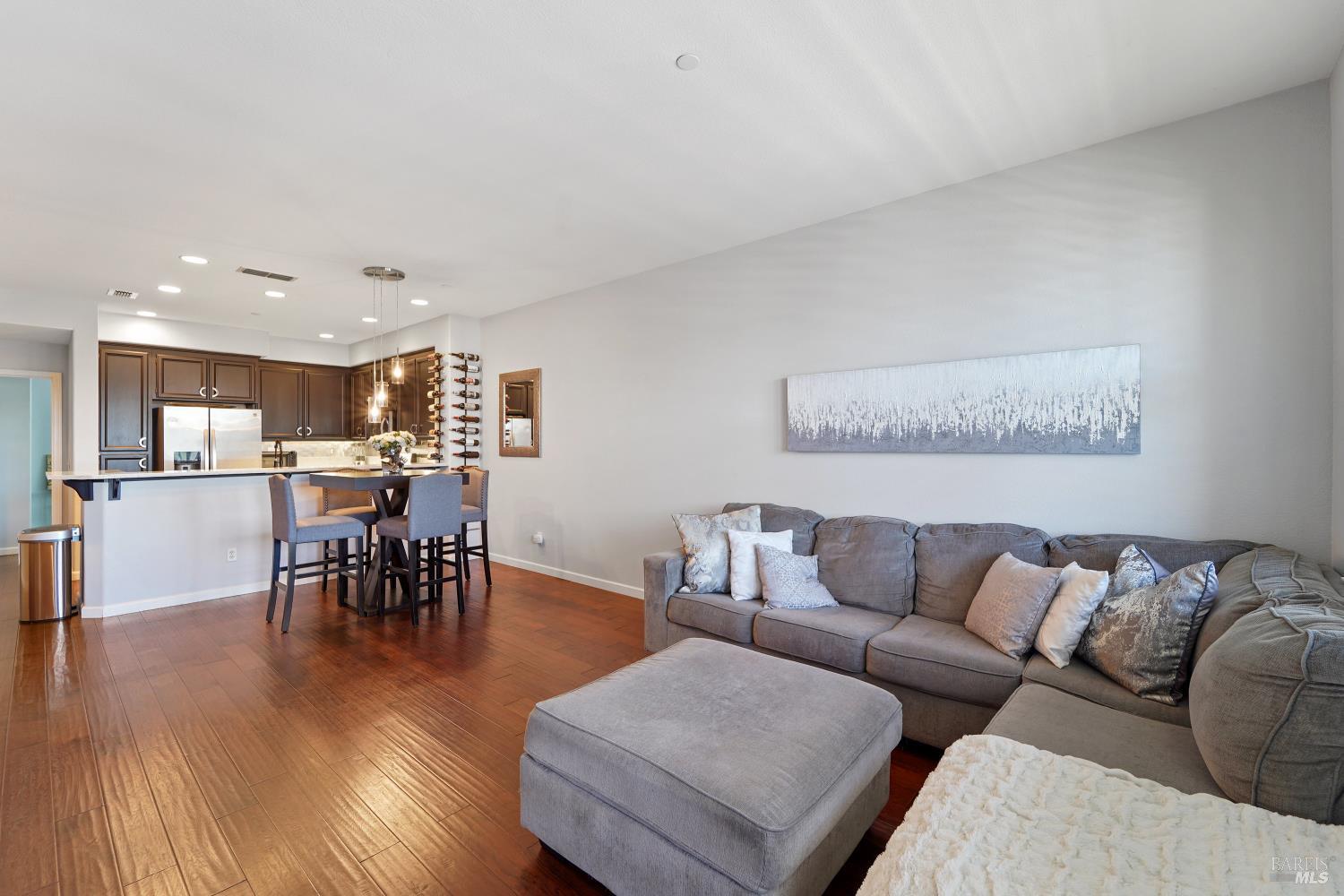 Detail Gallery Image 7 of 39 For 2931 Edgewater Dr, Santa Rosa,  CA 95407 - 3 Beds | 3 Baths