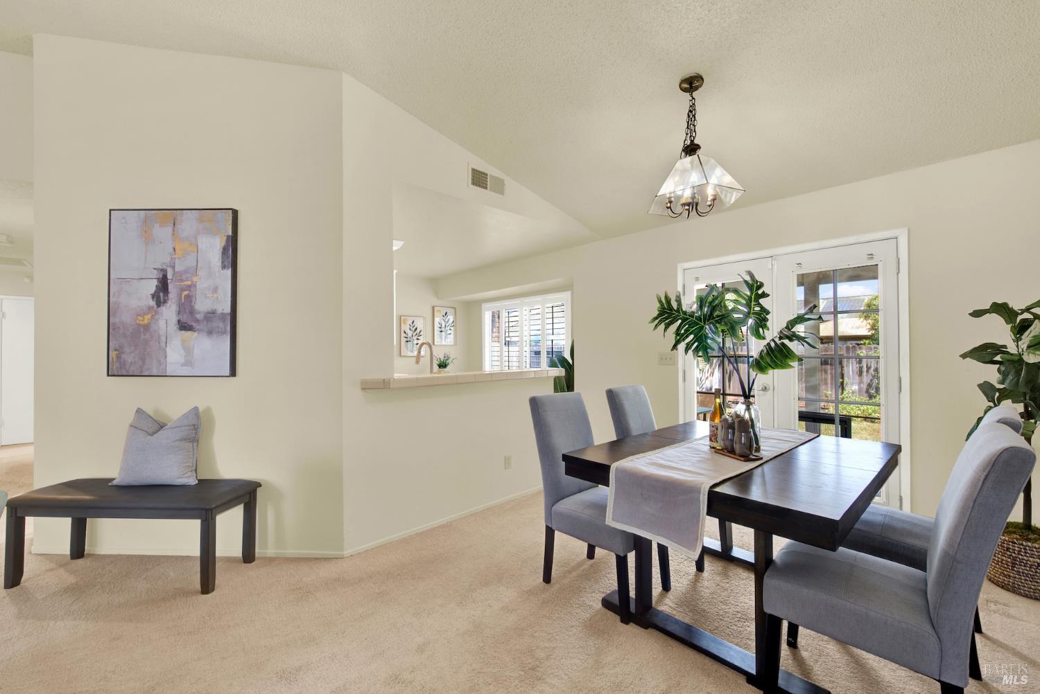 Detail Gallery Image 7 of 31 For 208 Waterford Dr, Vacaville,  CA 95688 - 3 Beds | 2 Baths
