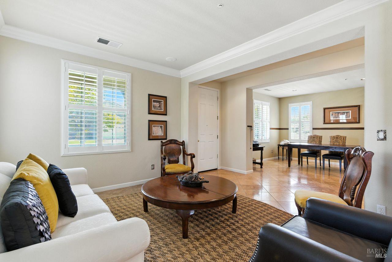 Detail Gallery Image 2 of 26 For 2320 Sanctuary Dr, Fairfield,  CA 94534 - 5 Beds | 4 Baths
