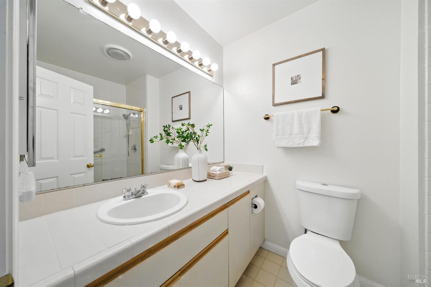 Detail Gallery Image 17 of 29 For 115 Koch Rd, Corte Madera,  CA 94925 - 2 Beds | 2 Baths