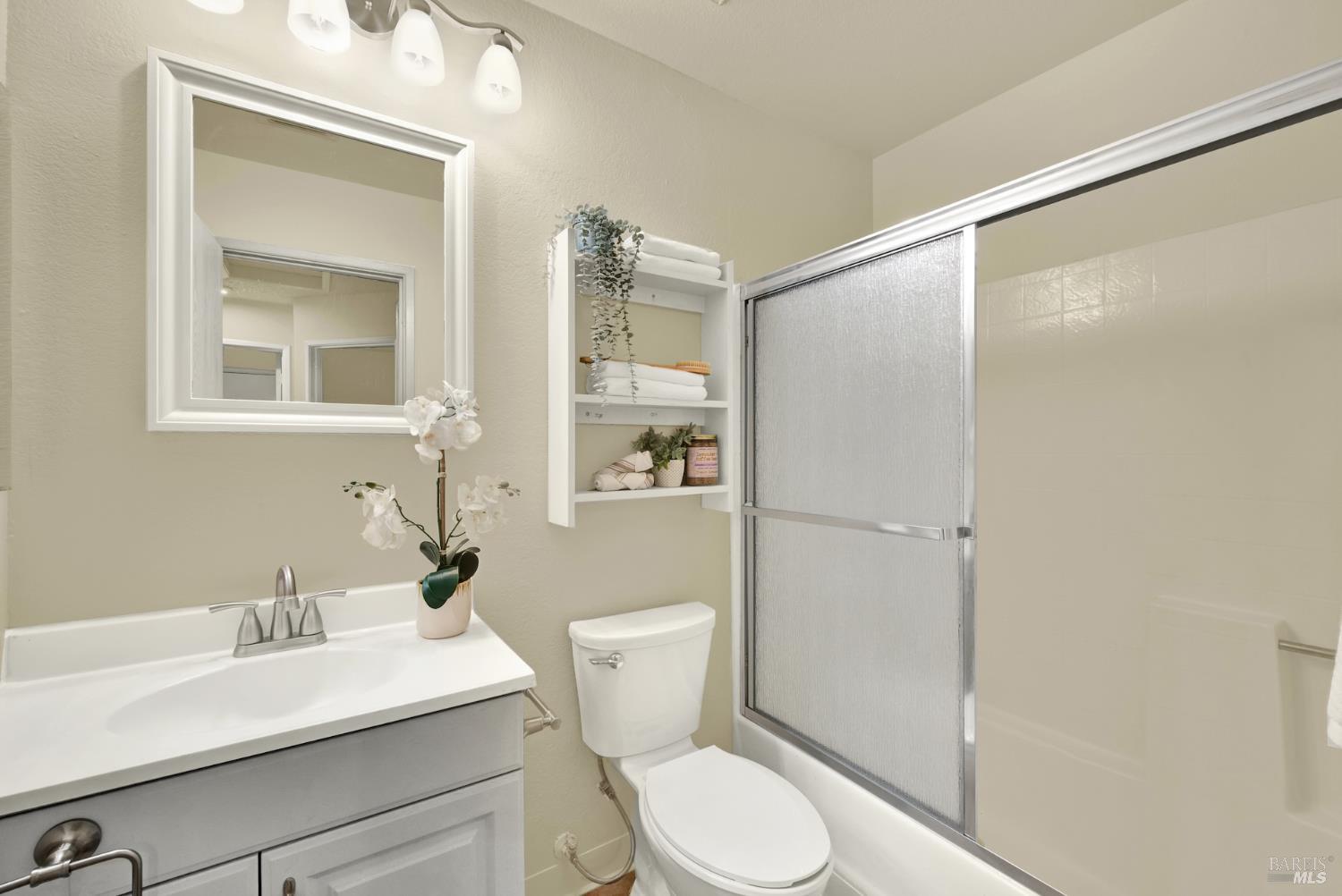 Detail Gallery Image 24 of 31 For 208 Waterford Dr, Vacaville,  CA 95688 - 3 Beds | 2 Baths