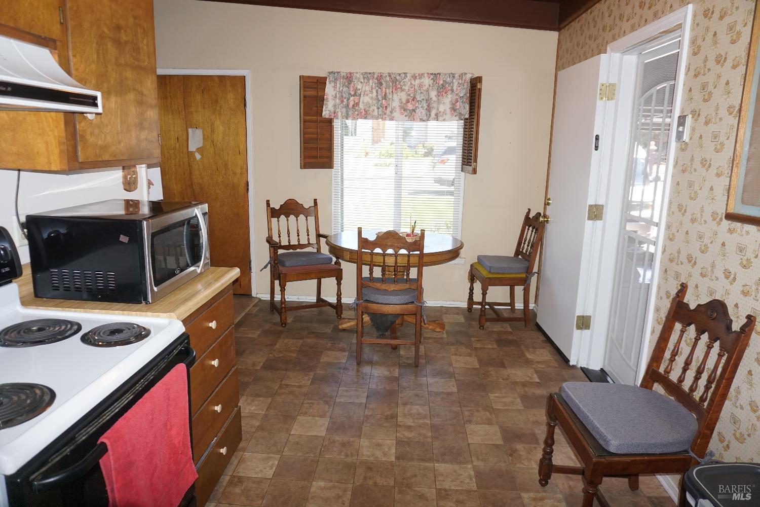 Detail Gallery Image 5 of 23 For 108 San Gorgonio Ave, Vallejo,  CA 94589 - 2 Beds | 1 Baths