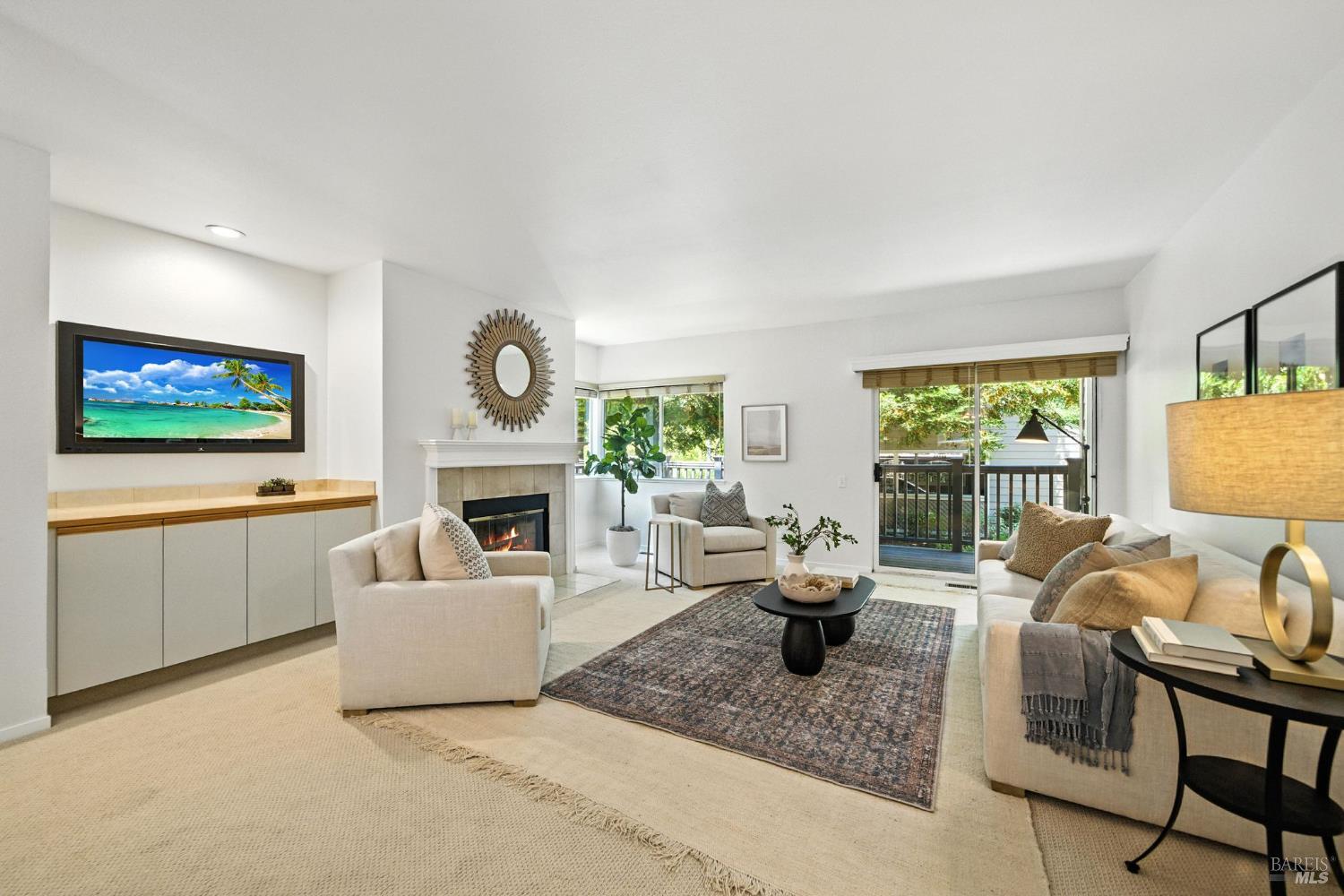 Detail Gallery Image 5 of 29 For 115 Koch Rd, Corte Madera,  CA 94925 - 2 Beds | 2 Baths