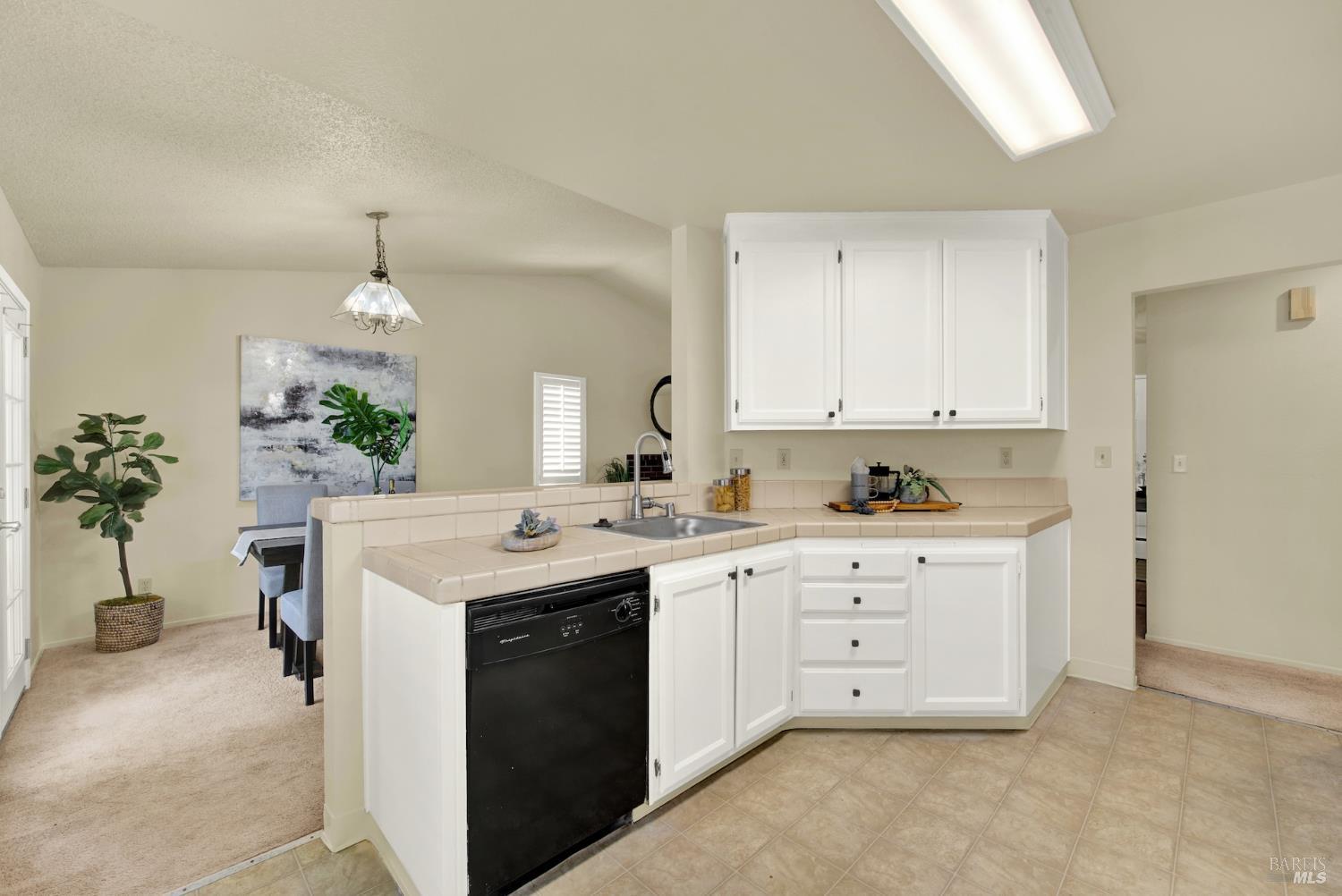 Detail Gallery Image 12 of 31 For 208 Waterford Dr, Vacaville,  CA 95688 - 3 Beds | 2 Baths