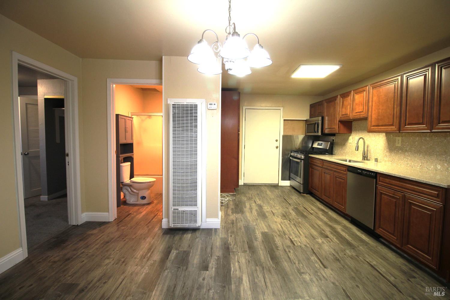 Detail Gallery Image 8 of 27 For 206 Woodrow Ave, Vallejo,  CA 94591 - 3 Beds | 2 Baths
