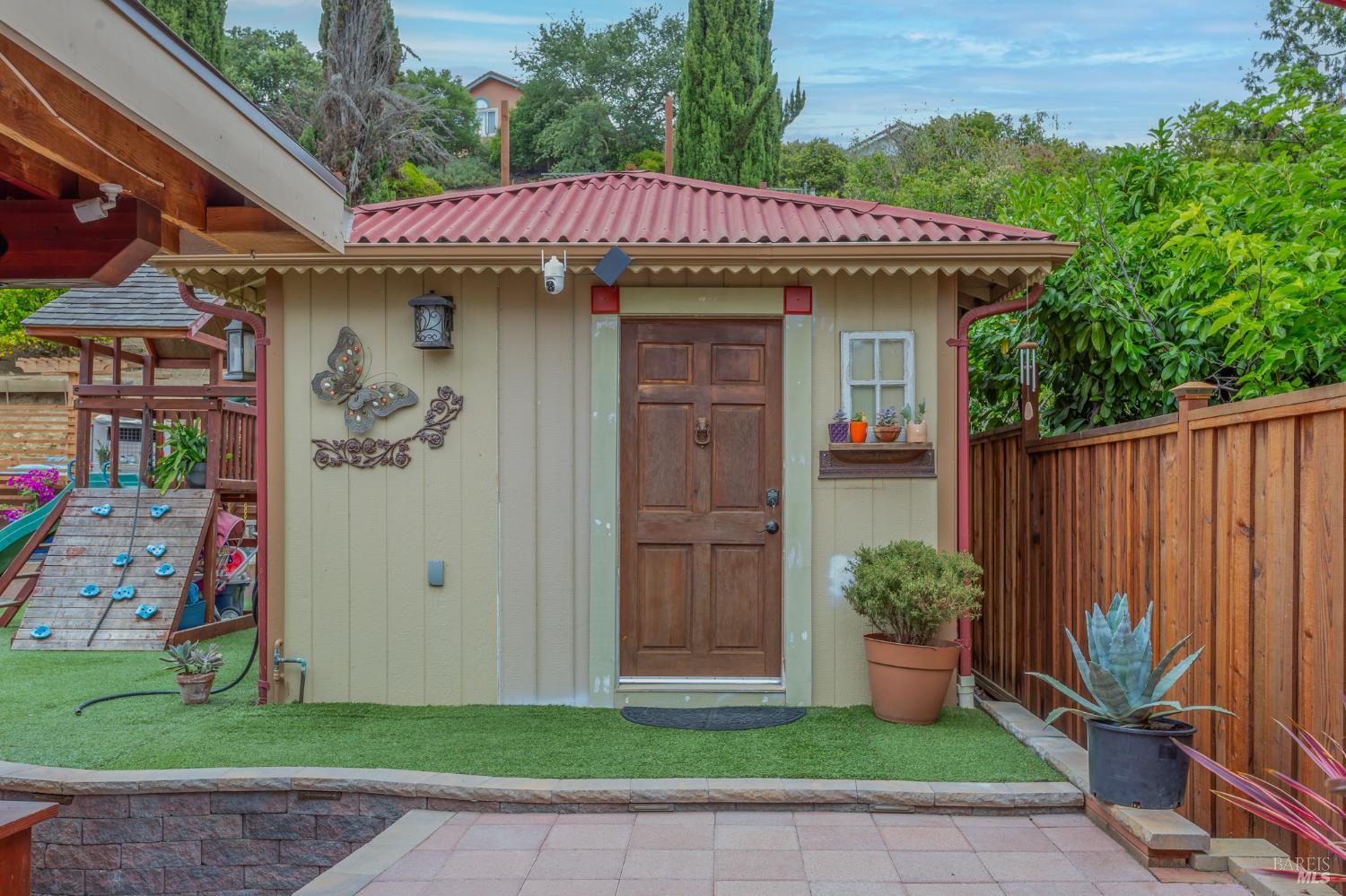 Detail Gallery Image 34 of 46 For 128 Newcastle Dr Dr, Vallejo,  CA 94591 - 4 Beds | 2/1 Baths