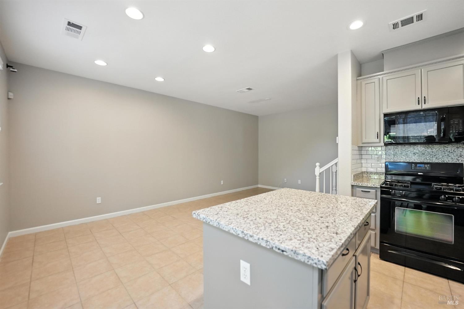 Detail Gallery Image 8 of 27 For 491 Rosso Ct, Vacaville,  CA 95687 - 3 Beds | 2/1 Baths