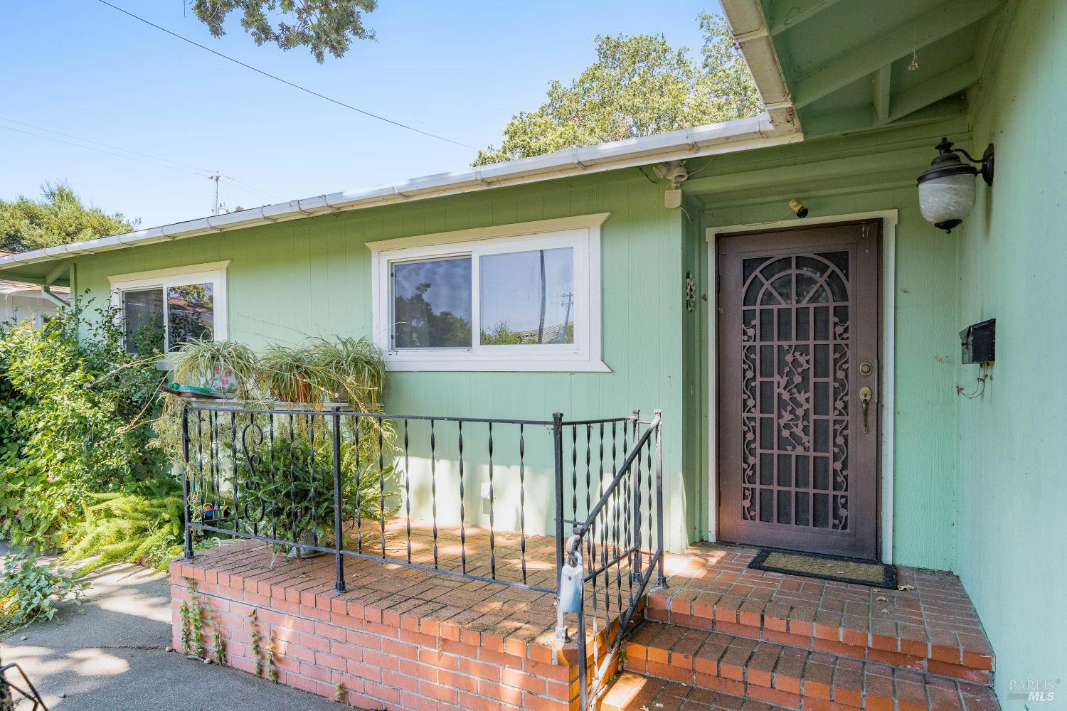 Detail Gallery Image 3 of 27 For 3042 Beecham St, Napa,  CA 94558 - 3 Beds | 2 Baths