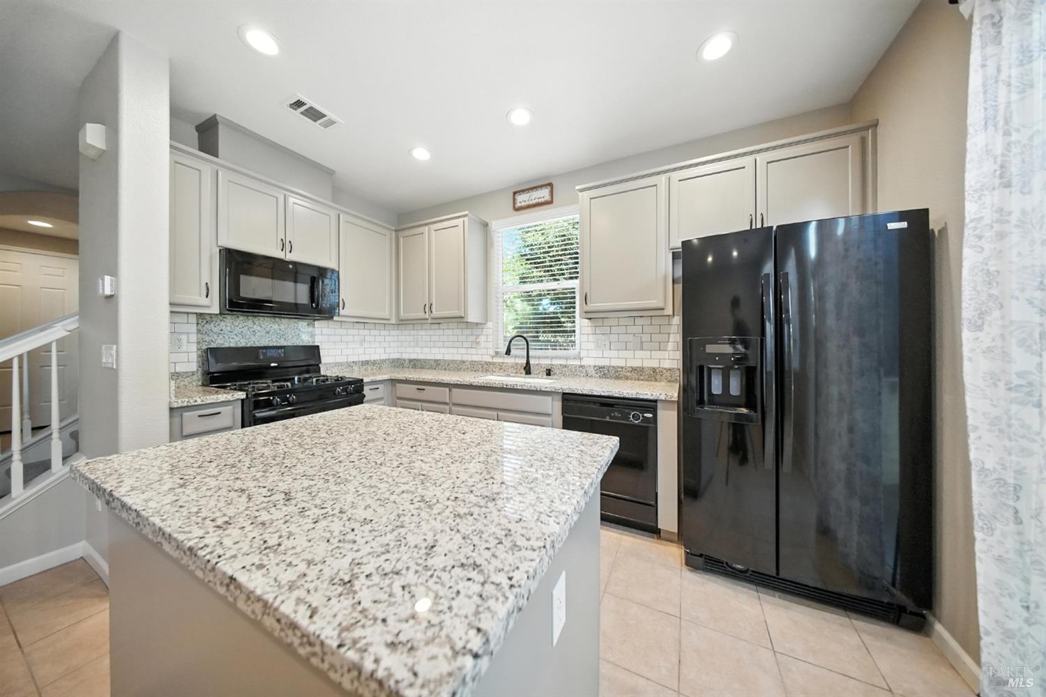 Detail Gallery Image 11 of 27 For 491 Rosso Ct, Vacaville,  CA 95687 - 3 Beds | 2/1 Baths