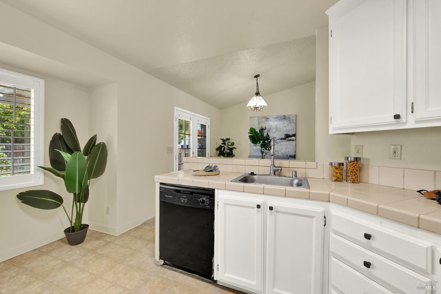 Detail Gallery Image 15 of 31 For 208 Waterford Dr, Vacaville,  CA 95688 - 3 Beds | 2 Baths